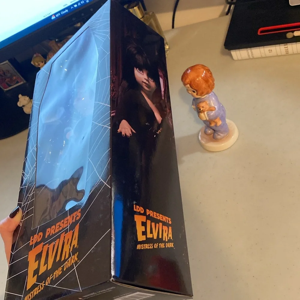 Living Dead Dolls Elvira Mistress of the Dark